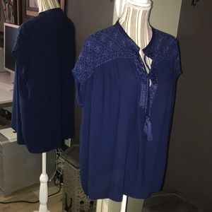 🛑 1 hour sale🔥Johnny Was, blue embroidered top w/ tassels